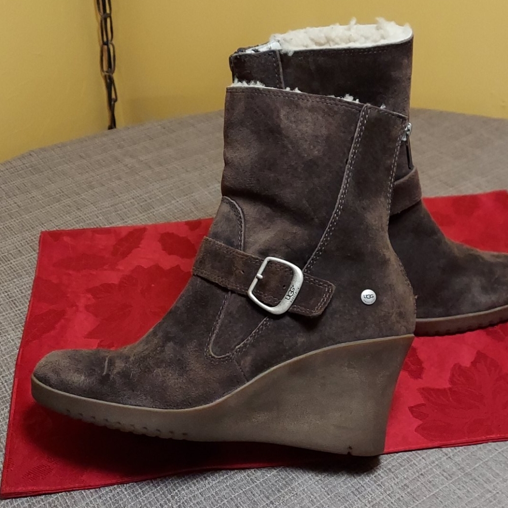 Boots - Picture 2 of 9